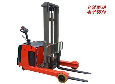 雨（yǔ）天正確使用湖南電動堆高車的小知識！